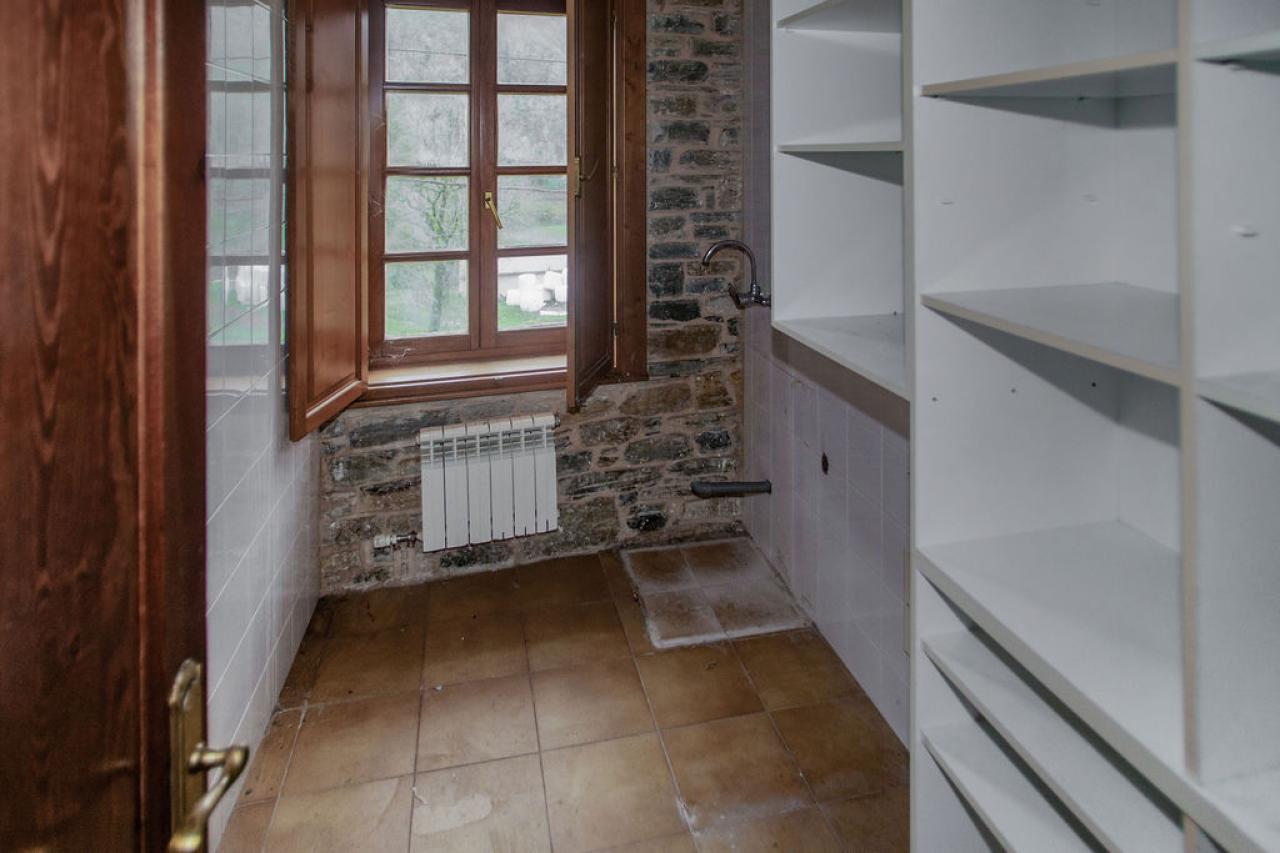 EDIFICIO A LA VENTA EN VEGA DE VALCARCE - Image 10