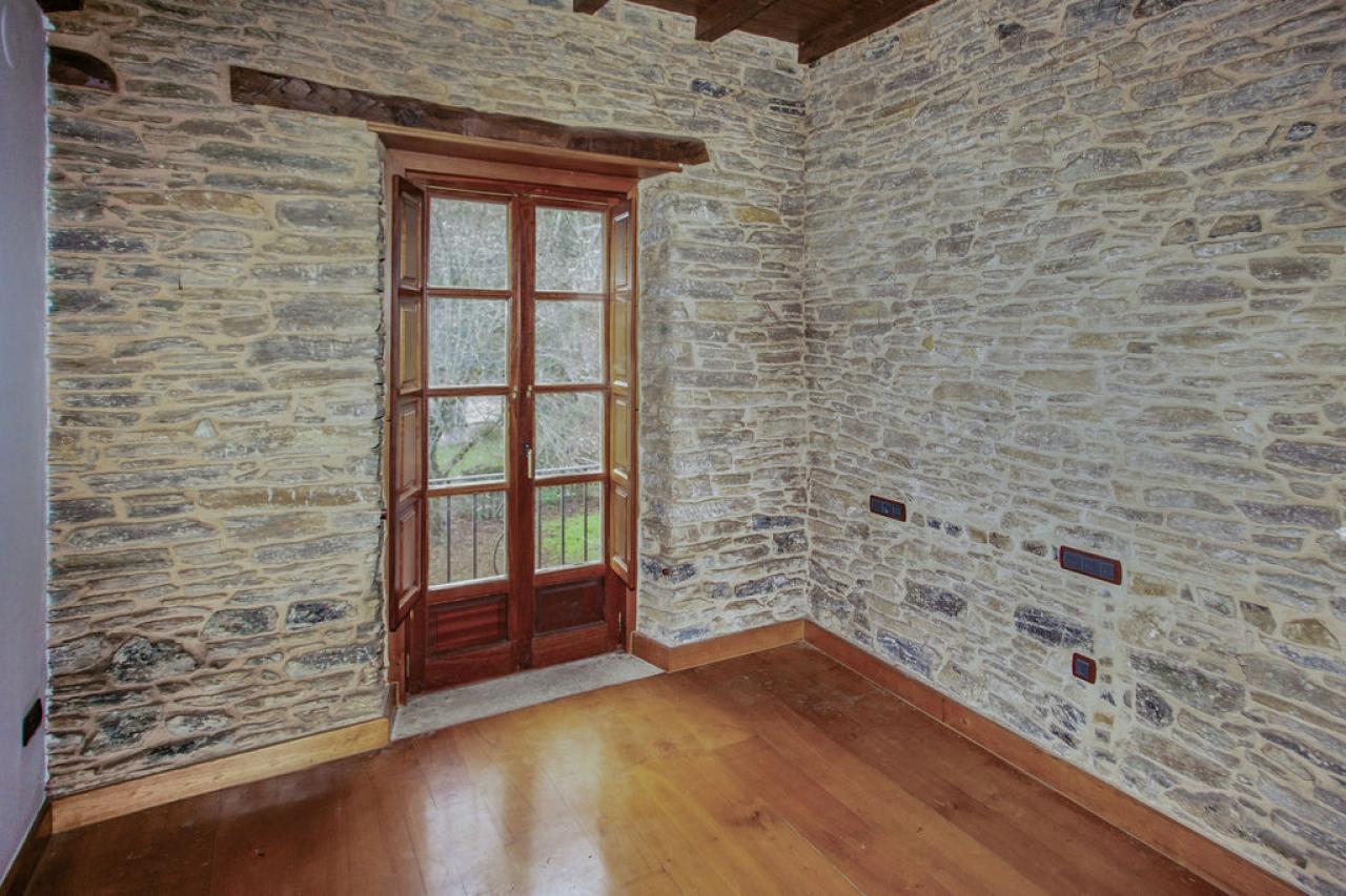 EDIFICIO A LA VENTA EN VEGA DE VALCARCE - Image 14