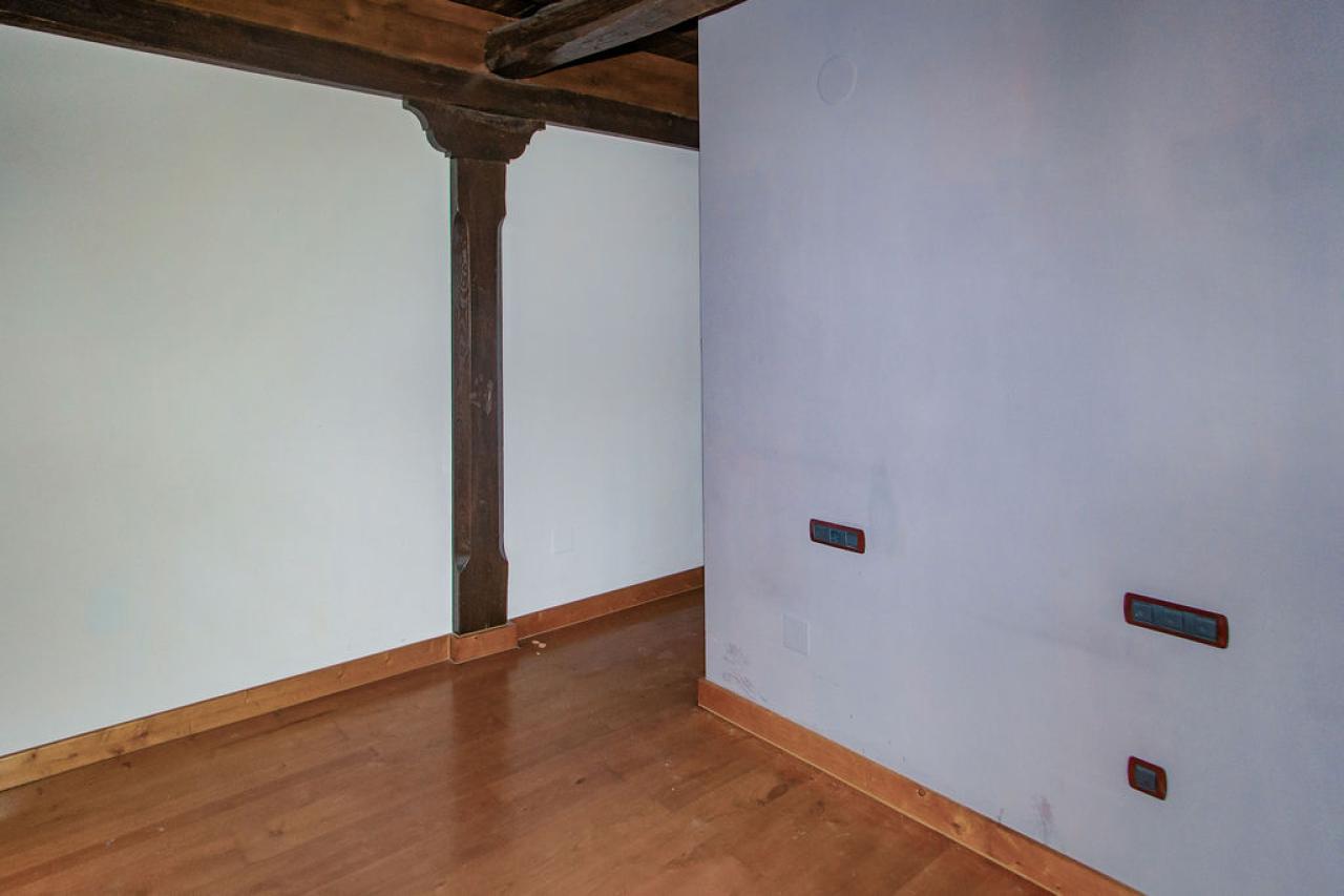 EDIFICIO A LA VENTA EN VEGA DE VALCARCE - Image 16