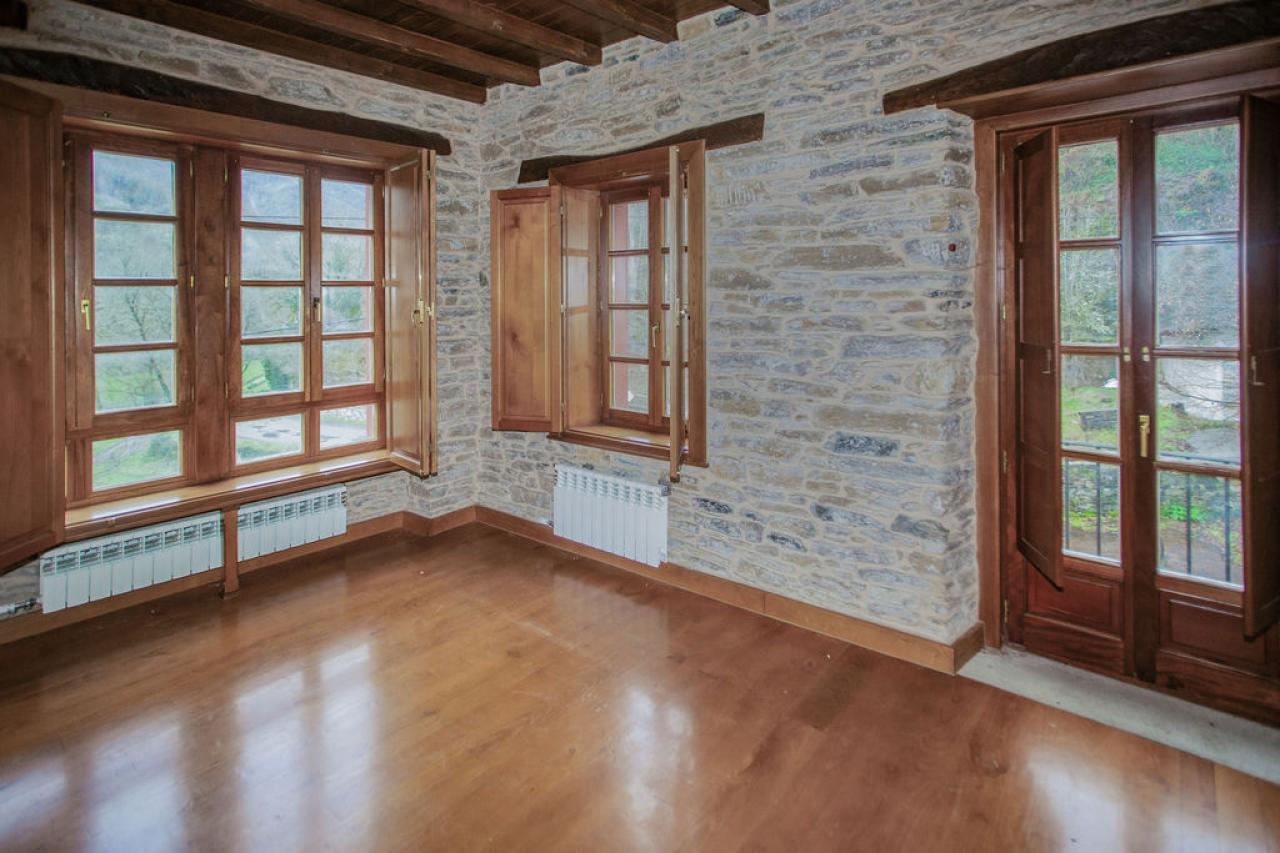 EDIFICIO A LA VENTA EN VEGA DE VALCARCE - Image 17