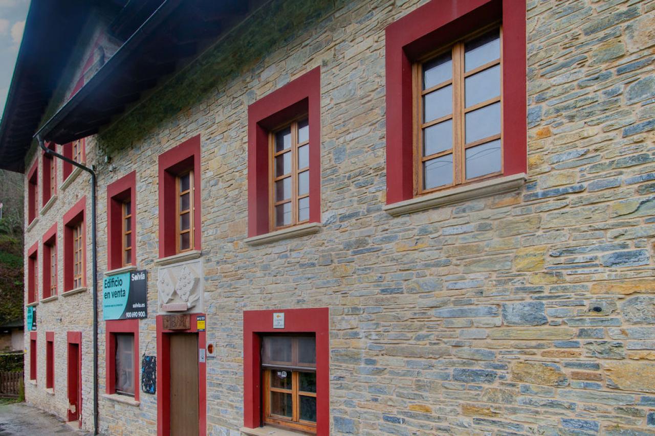 EDIFICIO A LA VENTA EN VEGA DE VALCARCE - Image 2