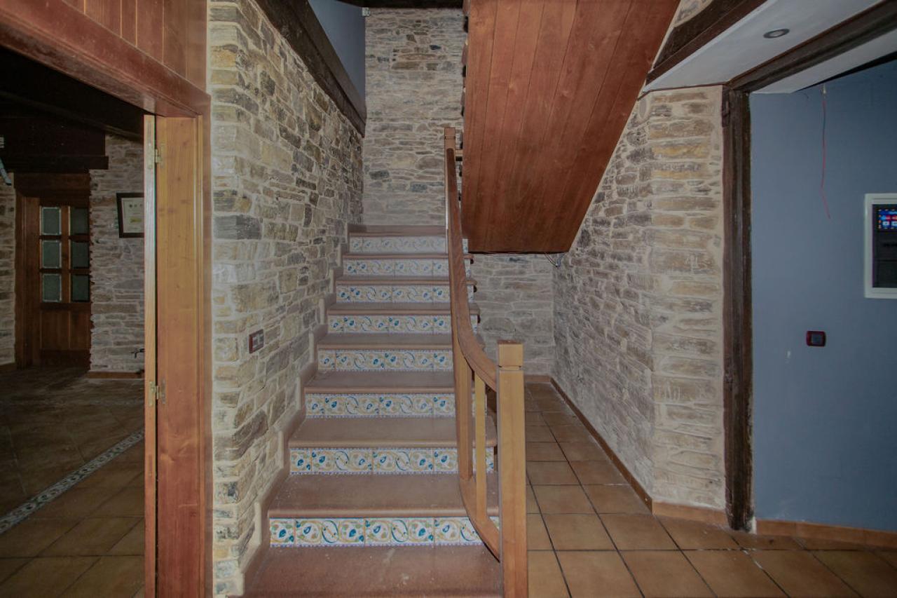 EDIFICIO A LA VENTA EN VEGA DE VALCARCE - Image 8