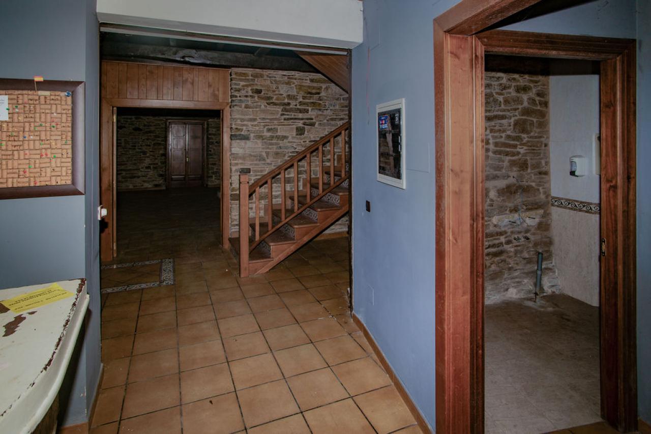 EDIFICIO A LA VENTA EN VEGA DE VALCARCE - Image 9