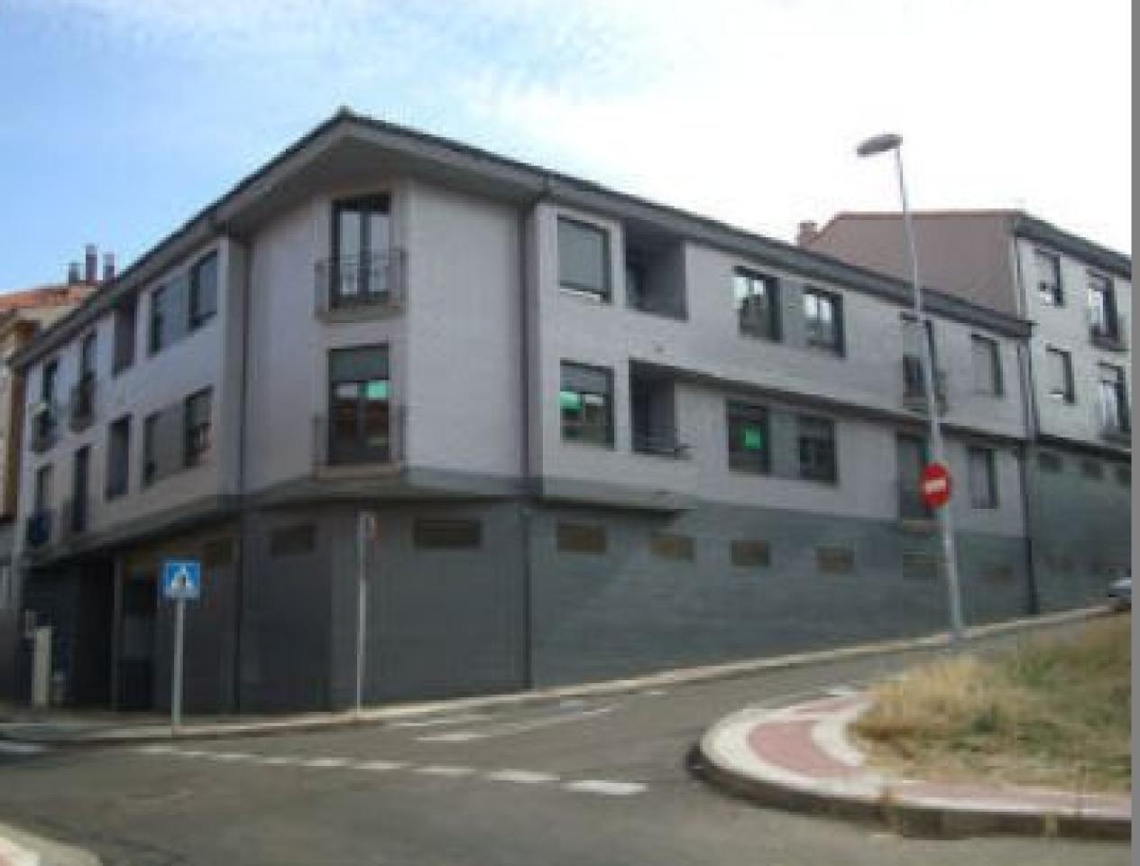 VENTA DE NAVE EN VILLANUEVA DEL CARNERO, LEON - Image 0