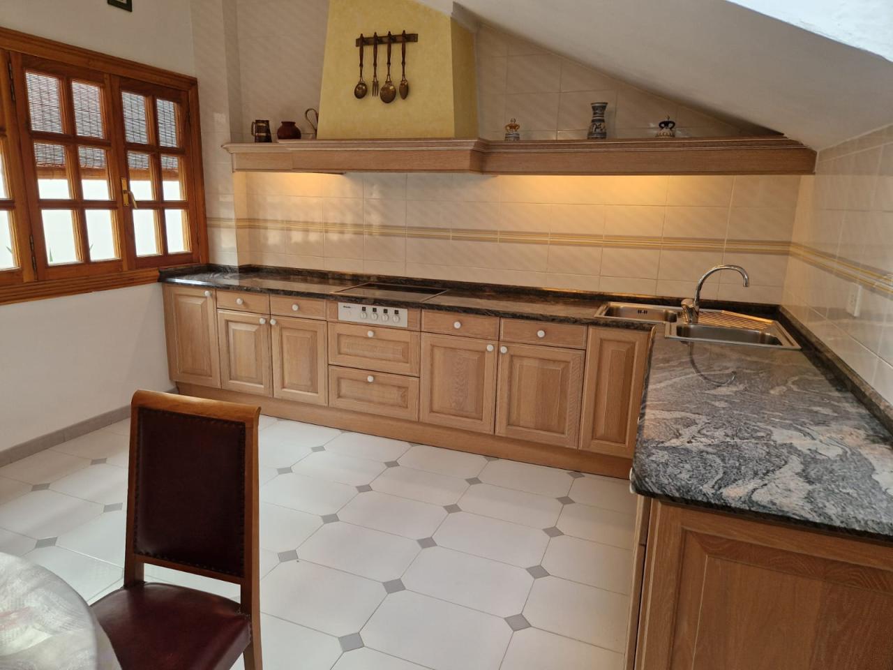 VENTA DE UNA CASA CON ASCENSOR EN BENAVENTE - Image 15