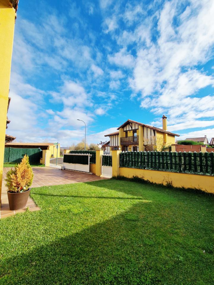 VENTA DE CHALET EN VILLAQUILAMBRE, LEON - Image 50