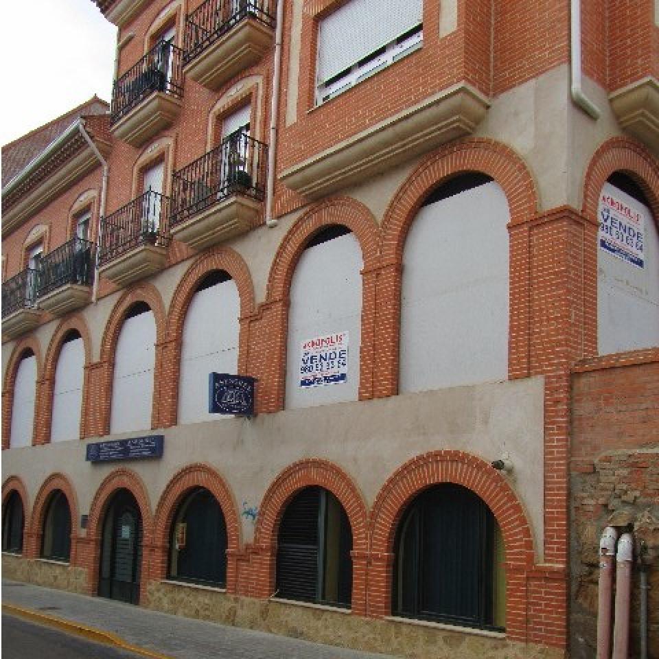 VENTA DE AMPLIO LOCAL EN BENAVENTE - Image 1