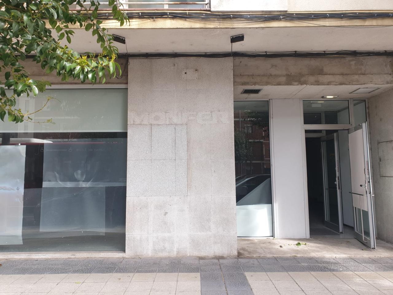 VENTA DE LOCAL EN FERNANDEZ LADREDA, LEON - Image 1