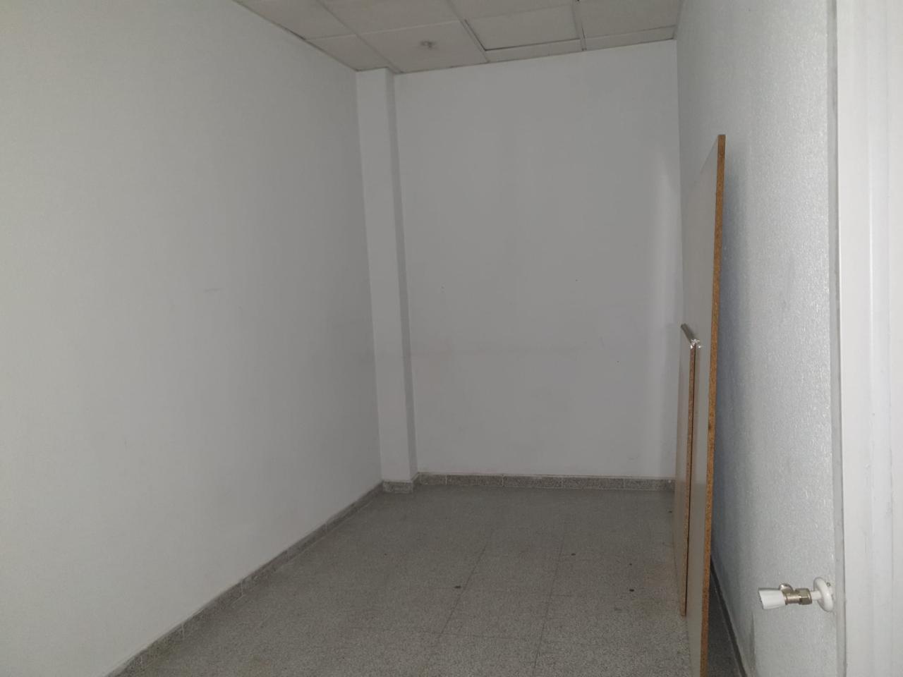 VENTA DE LOCAL EN FERNANDEZ LADREDA, LEON - Image 4