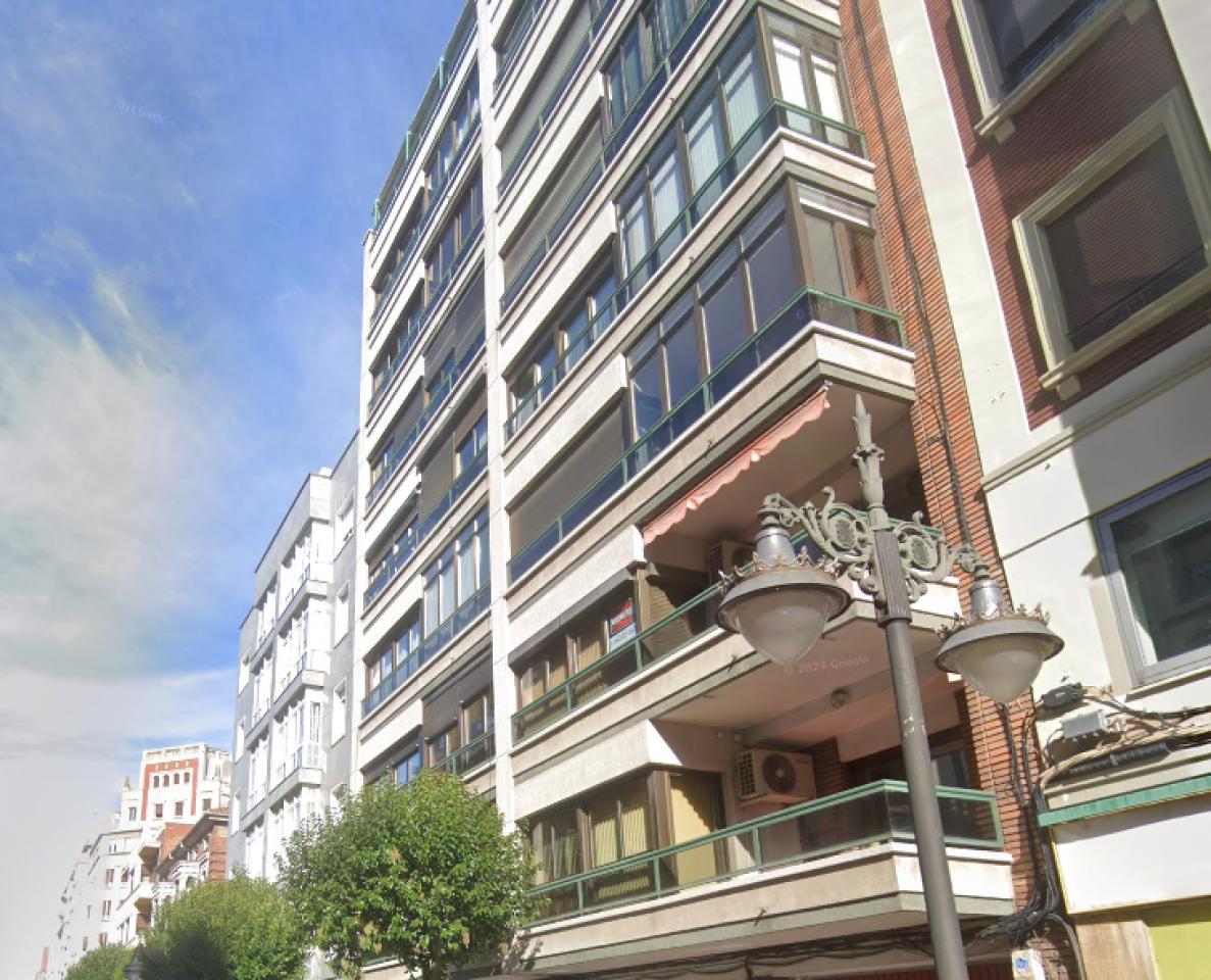 VENTA DE OFICINA EN GRAN VIA DE SAN MARCOS, LEON - Image 0