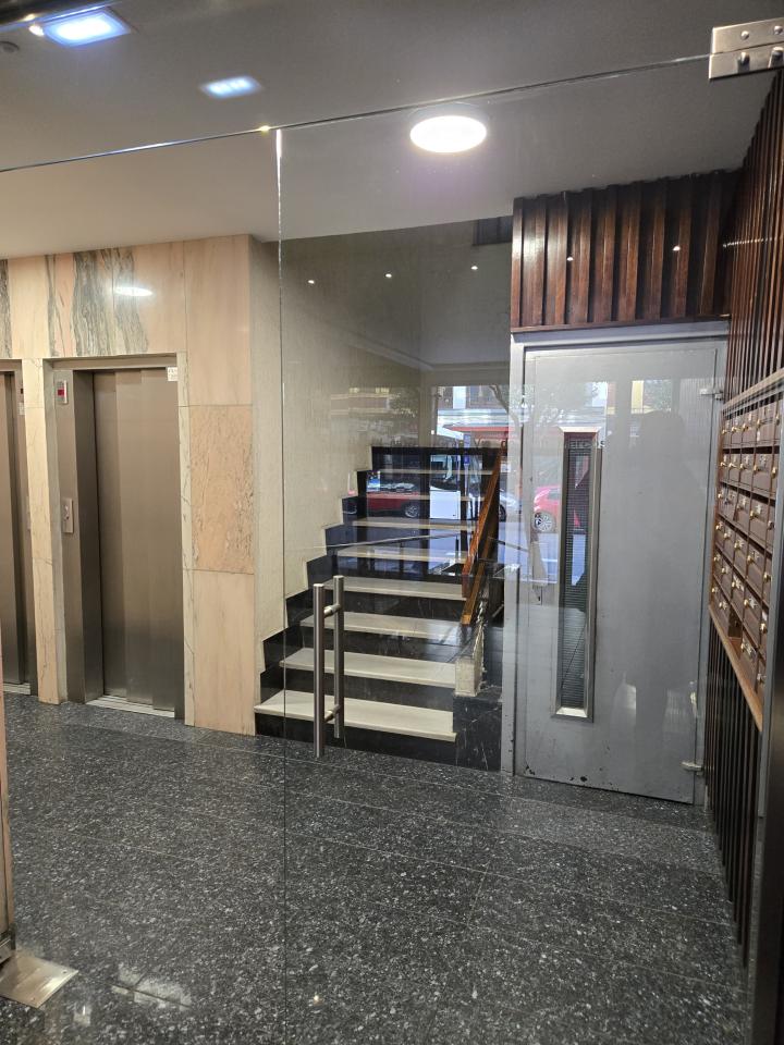 VENTA DE OFICINA EN GRAN VIA DE SAN MARCOS, LEON - Image 3