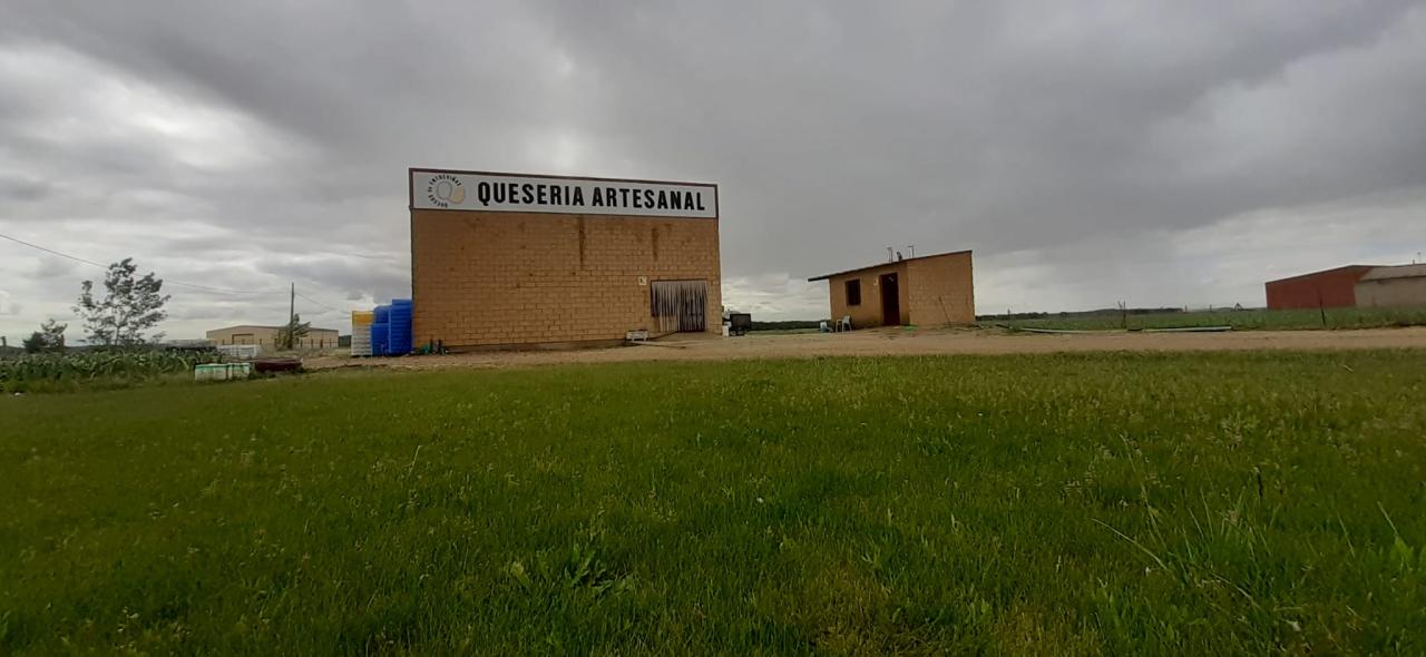 VENTA DE QUESERIA Y VARIOS TERRENOS EN SAN CRISTOBAL DE ENTREVIÑAS - Image 13