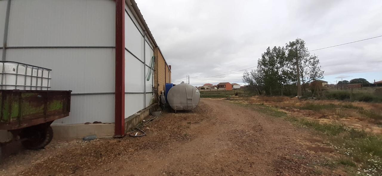 VENTA DE QUESERIA Y VARIOS TERRENOS EN SAN CRISTOBAL DE ENTREVIÑAS - Image 36