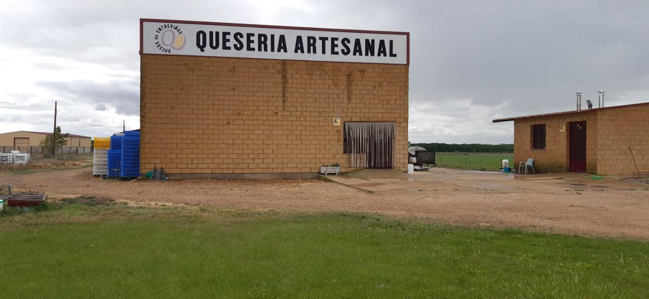 VENTA DE QUESERIA Y VARIOS TERRENOS EN SAN CRISTOBAL DE ENTREVIÑAS - Image 39