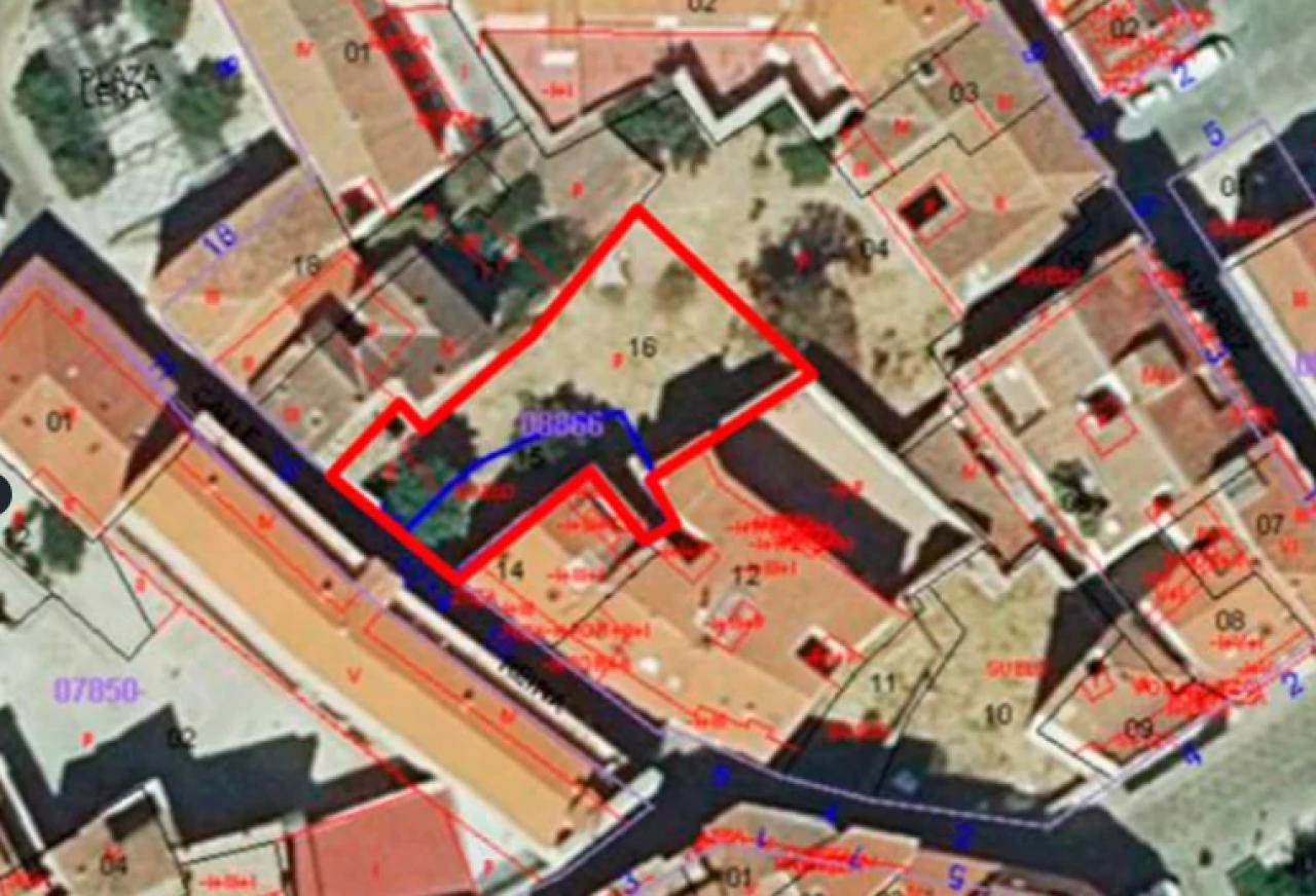 TERRENO EN VENTA EN CALLE REINA, ZAMORA - Image 1